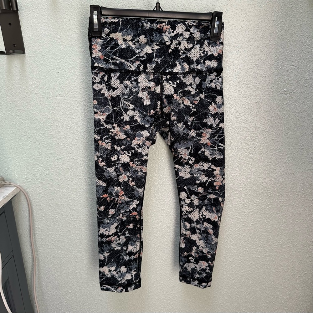 Lululemon Wunder Under Crop (Hi-Rise) 21" Spring Bloom Print Size 6
